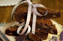
	Naša okrúhla varianta tradičných Brownies je plná pravej belgickej čokolády,...